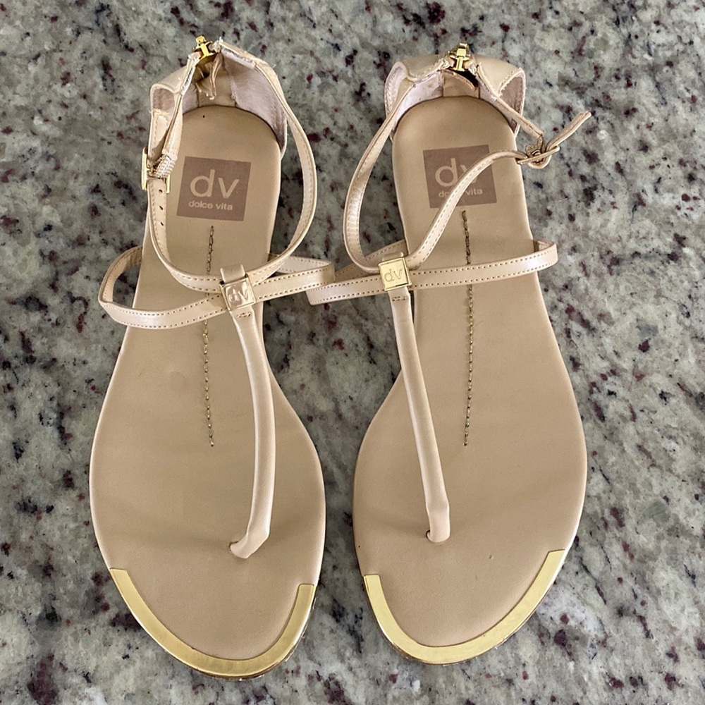 DV Dolce Vita Strapped Sandal size 8 in great condition